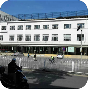 6、坡屋面鋼結構進行現場拼裝焊接，現場除銹及防腐處理